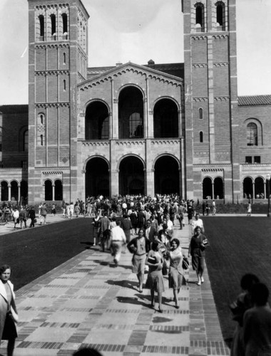 Royce Hall, U.C.L.A. campus, view 21