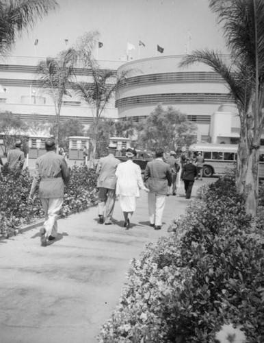 Walking to the clubhouse building at Hollywood Park