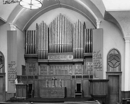 First Congregational Church, organ pipes