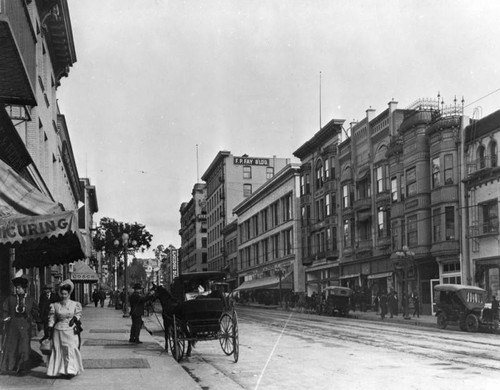 Hill Street and 4th, looking north