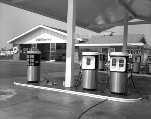 Mobil Service Station on Arlington Avenue