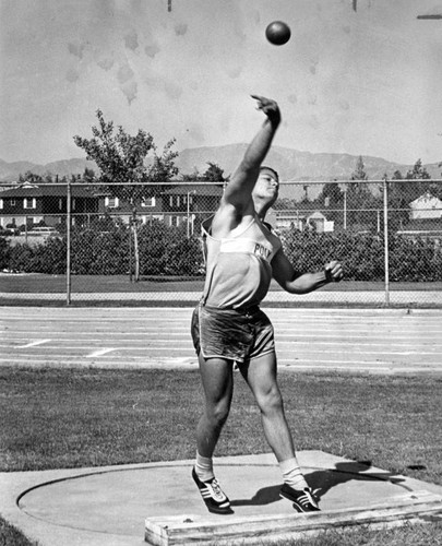 Valley prep trackmen compete in city prelims