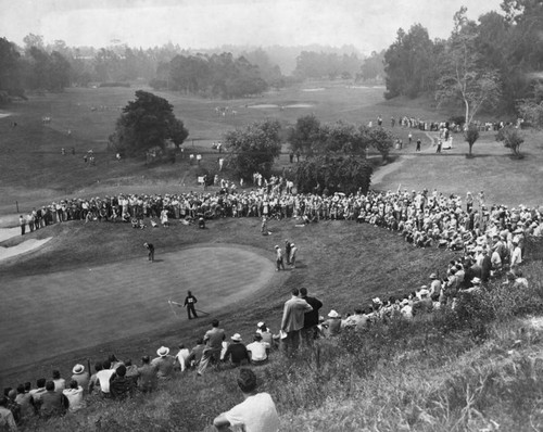 Snead misses an 8 foot putt