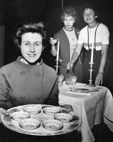 Sisterhood members prepare table for Passover