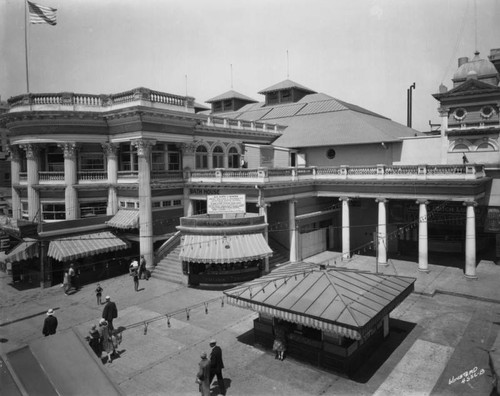 Bath house at the Pike