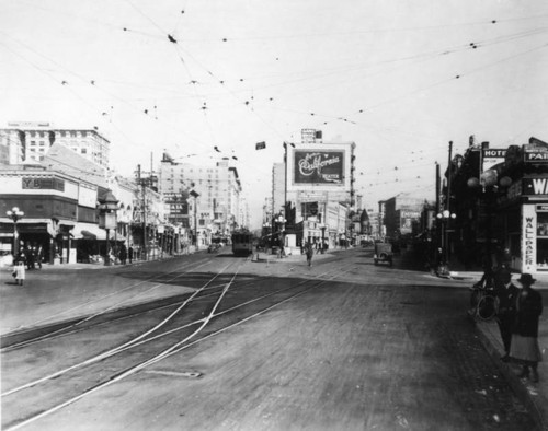 Spring and Main Streets at 9th