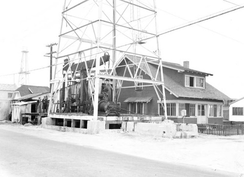 Oil well near Venice home