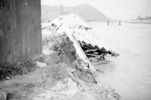 L.A. River flooding, Victor McLaglen's Sports Center destruction