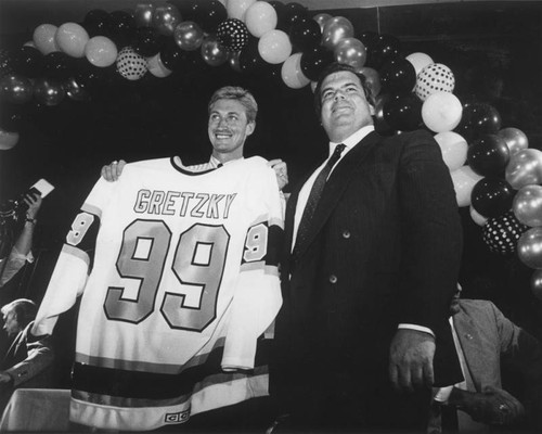 Wayne Gretzky traded to Kings