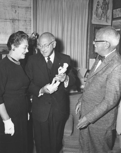 Cecil B. DeMille receiving David Award