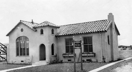 Hyde Park Branch, exterior