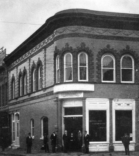 Savings Bank of Southern California, exterior