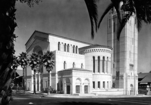 Wilshire Christian Church, exterior view 1