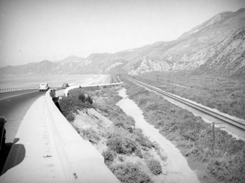 Railroad tracks and the Roosevelt Highway