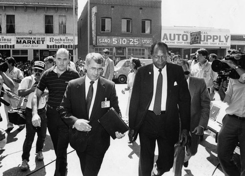 Mayor Bradley visits Hollenbeck Station