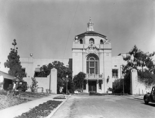 Fox-Movietone Studios, entrance