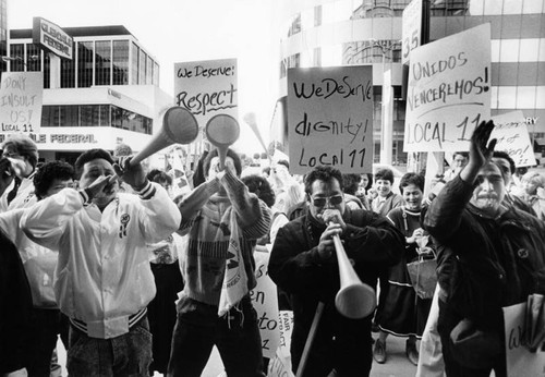 Rousing protest by union wakes guests at posh hotel