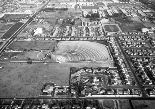 Lincoln Drive-In, Buena Park, looking east