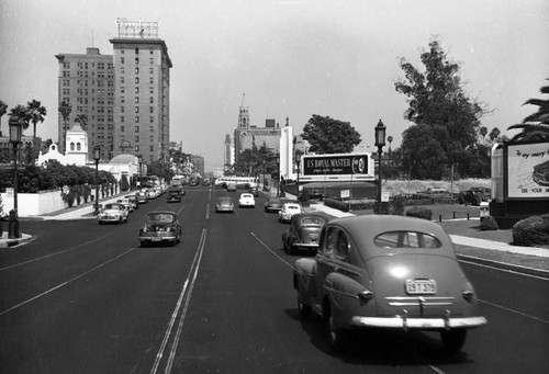 Wilshire Boulevard, looking east