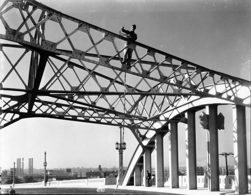 Painter at top of Sixth St. Bridge