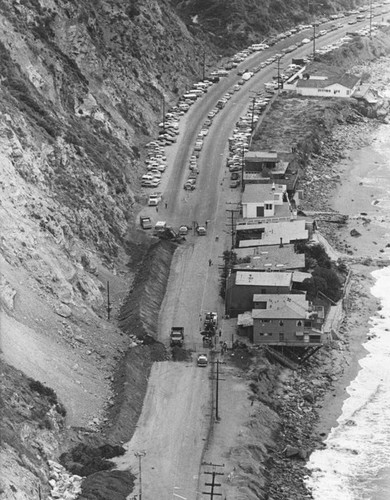 Rock slide in Malibu closes Pacific Coast Highway