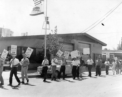 Pickets rap moonlighting during fire station opening