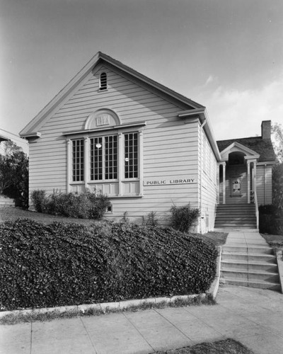 Entrance, Edendale Branch Library