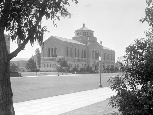 UCLA Powell Library