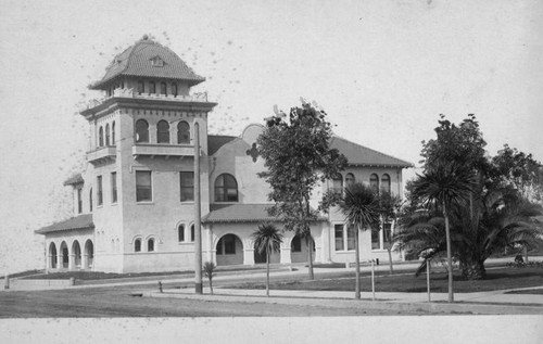 Santa Monica City Hall, exterior