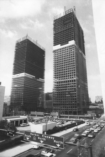 Construction of Arco Towers