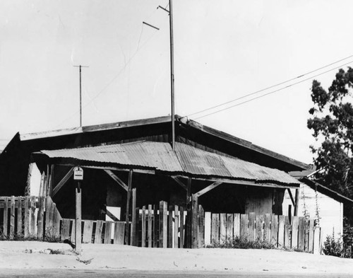 Adobe slum dwelling, exterior