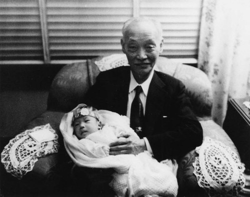 Man holds his grandnephew