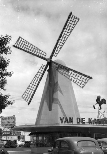 Van de Kamp's Drive-In windmill, side 2