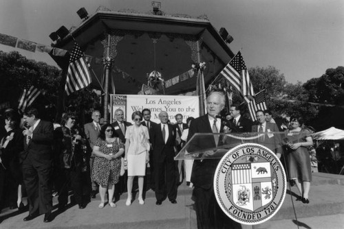 Mayor Riordan speaks at DNC celebration — Calisphere