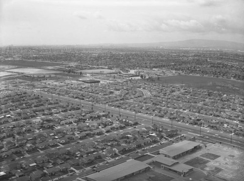 Lakewood, Paramount Boulevard, looking southwest