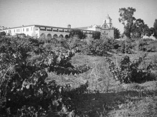 Convento and church, Mission San Luis Rey, Oceanside