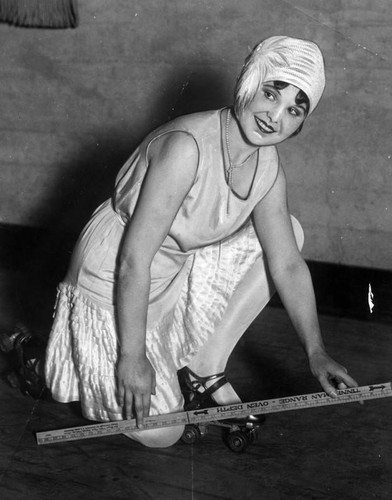 Actress exams Shrine Auditorium floor