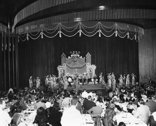 Dinner show at Earl Carroll Theatre