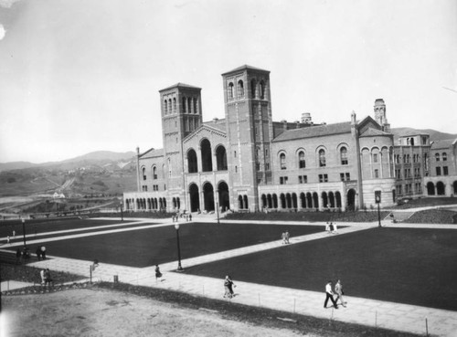 Royce Hall, U.C.L.A. campus, view 9