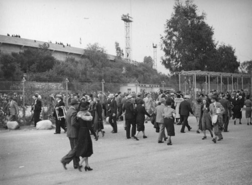 People milling, 1938 Rose Bowl