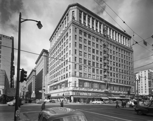 Main and 7th Streets, looking East