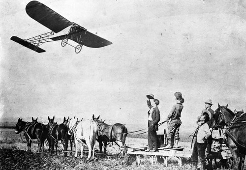 Louis Paulhan flying a Bleriot monoplane