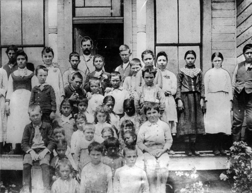 Students at San Fernando Elementary School in 1887