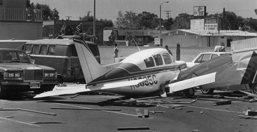 Plane lands on parked cars, Huntington Beach