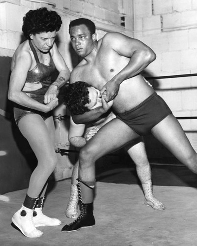 Mae Young opens wrestling school