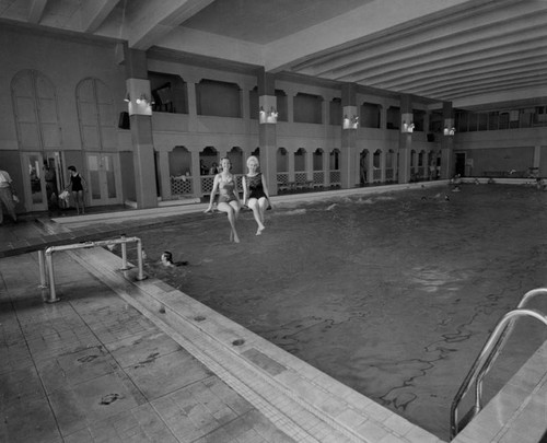 Del Mar Club pool