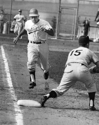 Valley State's Frank Rosenthal legs it to first base