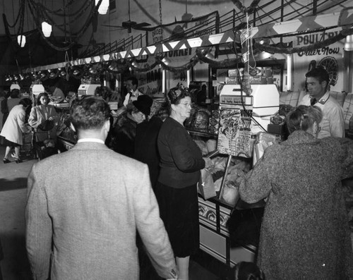 Crowd at Von's meat counter