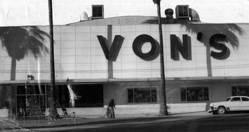 Huge new Von's Market will open in Van Nuys Thursday