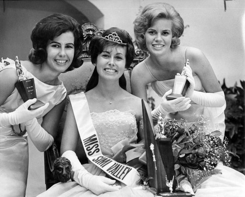 Sharon Lee Sigismonte, center, is the new Miss Simi Valley